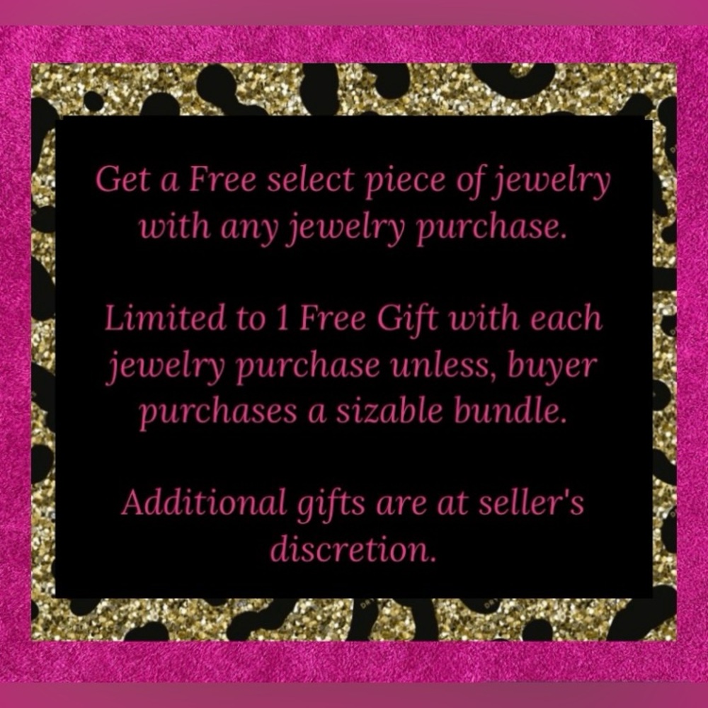 NWT Round Stacked Rhinestone Statement Ring - Picture 7 of 11